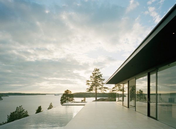 瑞典湖边的奢华玻璃之城