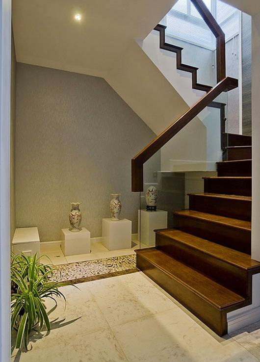 让复式的楼梯演绎不同的复古风情