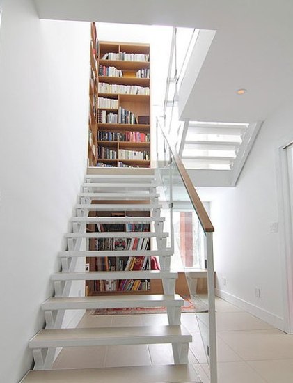 有限区域无限潜能 楼梯下的图书馆